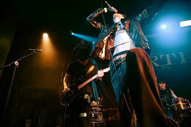 MACËY performing live at Jive in Adelaide 